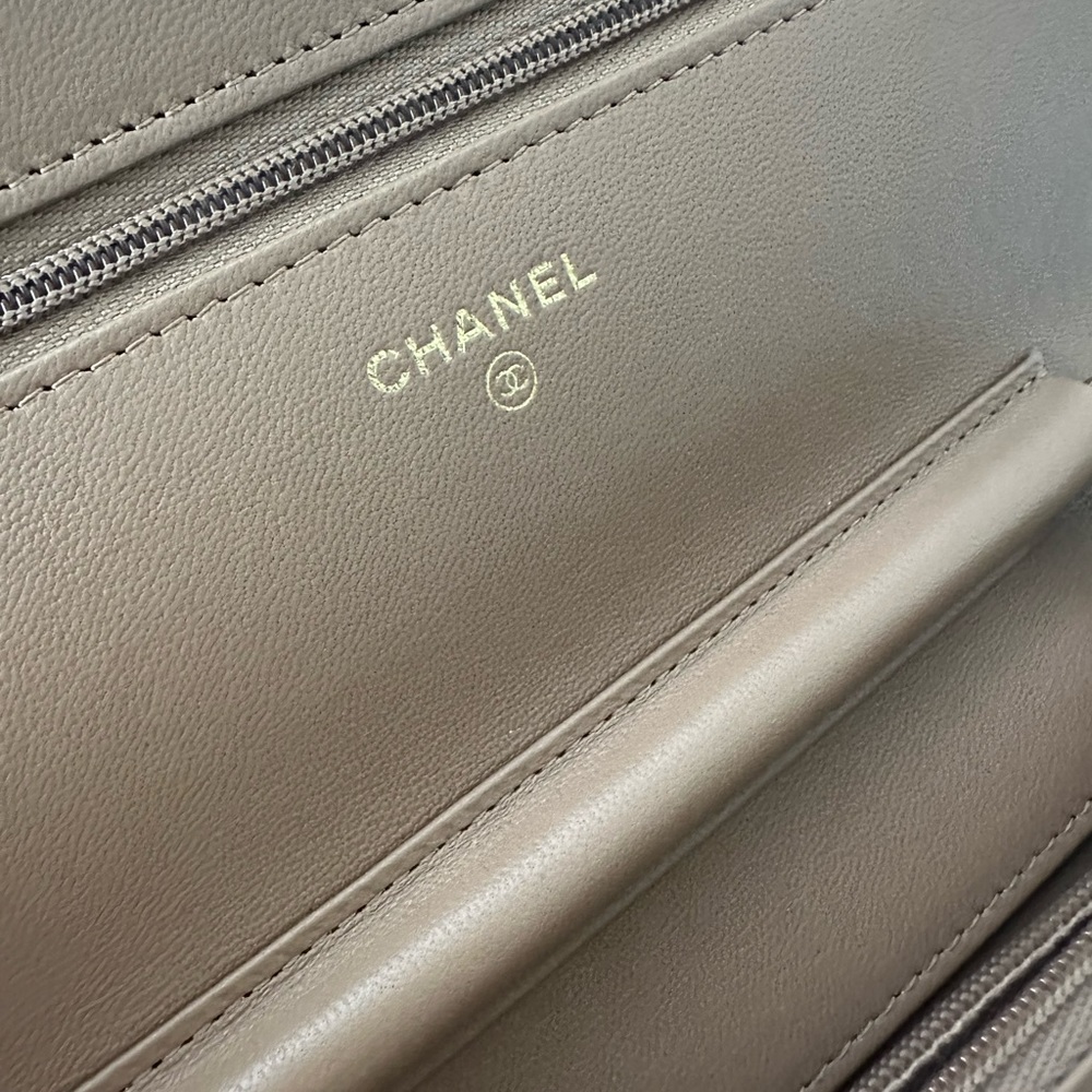 CHANEL TAN/LIGHT BROWN W/ GOLD HARDWARE WALLET ON CHAIN - Picture 4 of 8